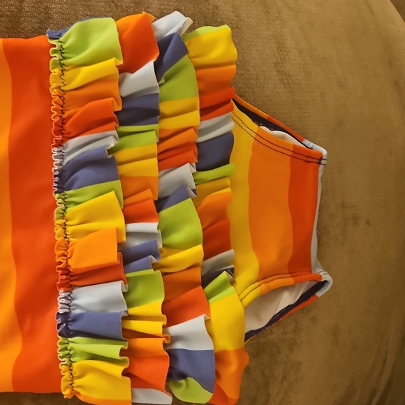 Swimsuit - Picture 3 of 4